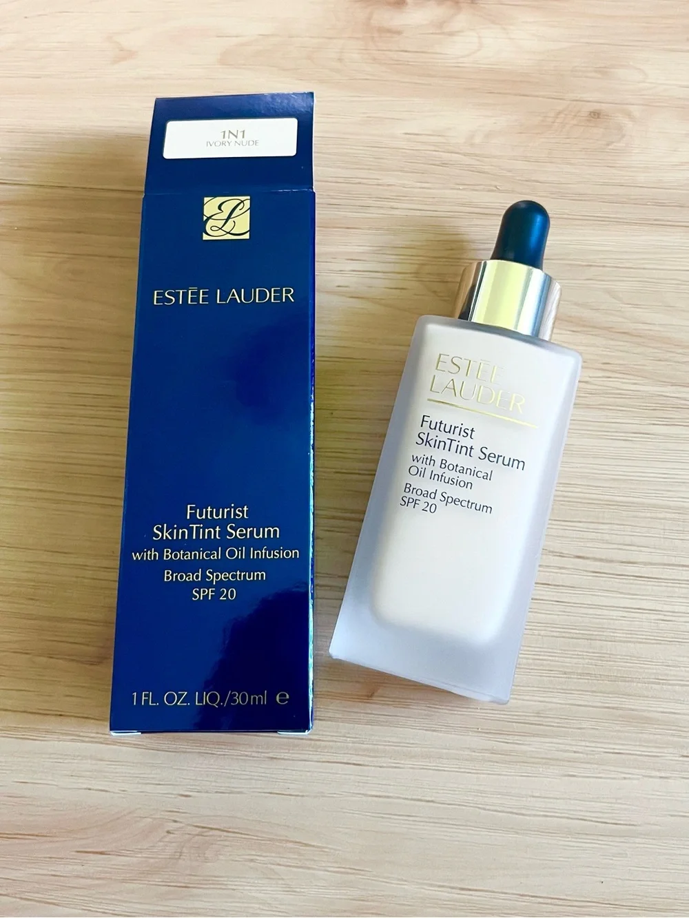 Estée Lauder Futurist Skin Tint Serum Foundation with Glycerin SPF 20 1N1 Ivory